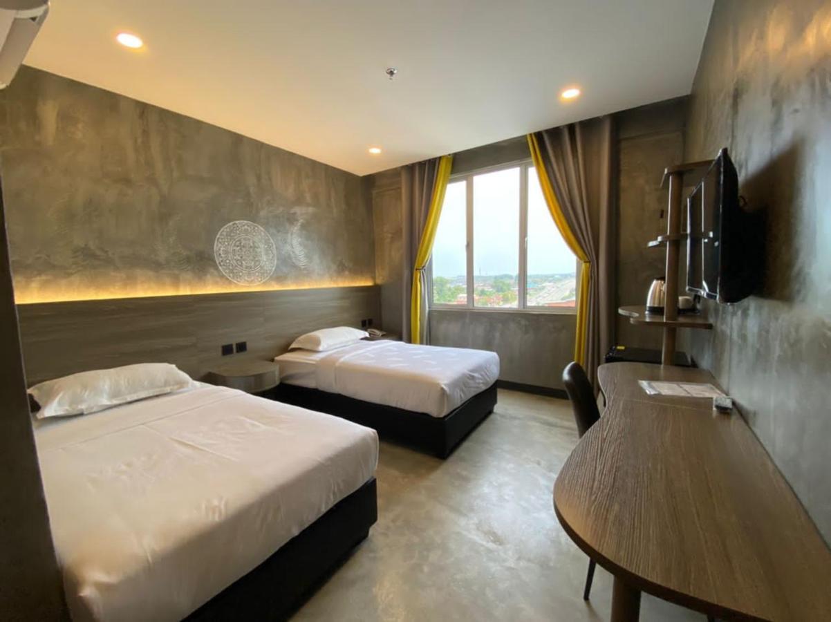 Sri Indar Hotel & Suites Parit Buntar Exteriör bild