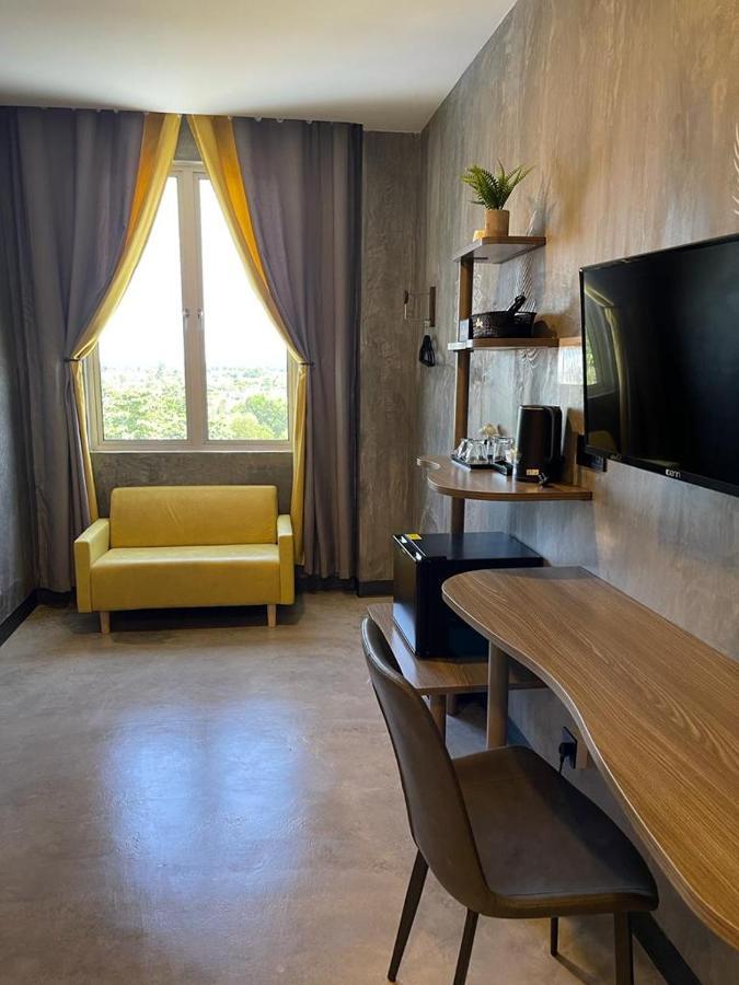 Sri Indar Hotel & Suites Parit Buntar Exteriör bild