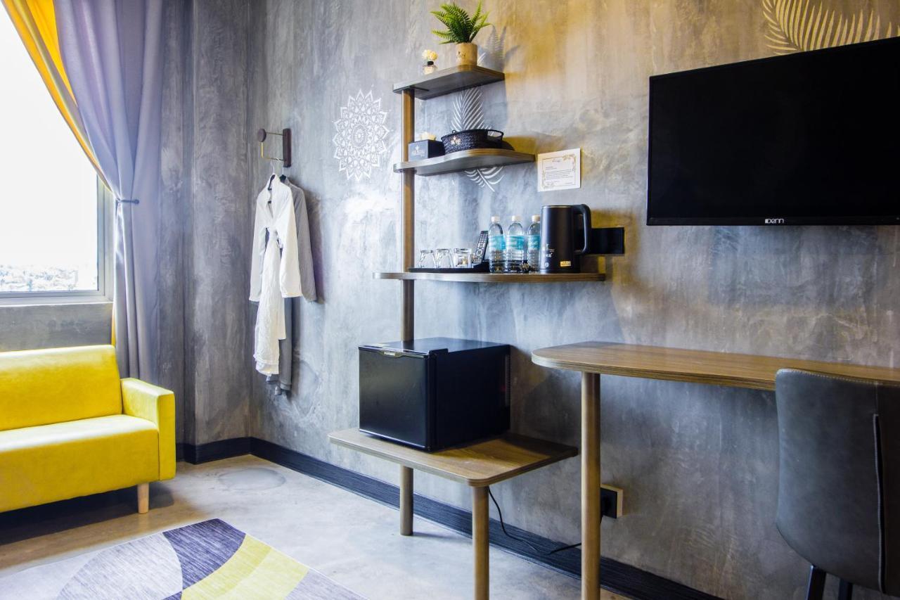 Sri Indar Hotel & Suites Parit Buntar Exteriör bild