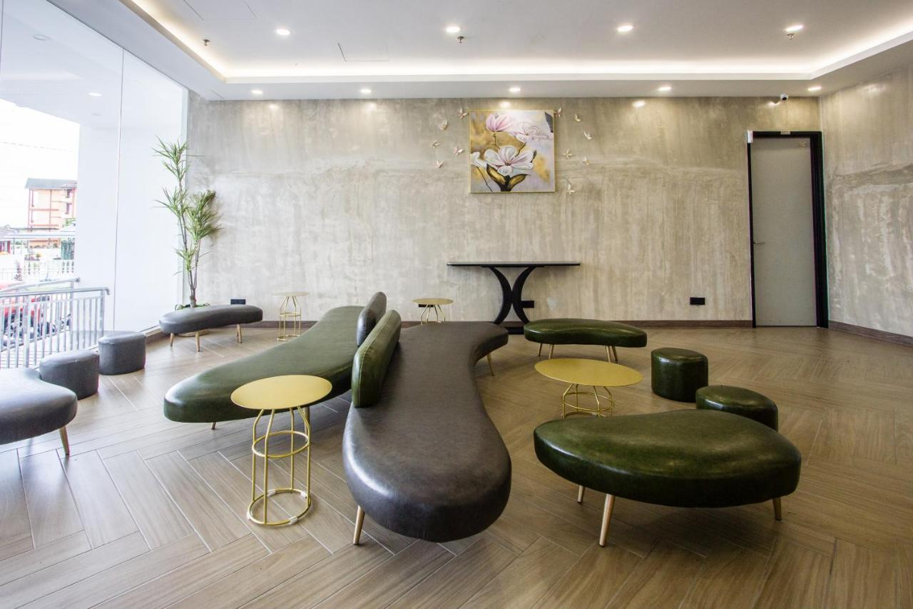 Sri Indar Hotel & Suites Parit Buntar Exteriör bild
