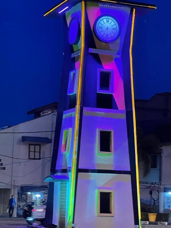 Sri Indar Hotel & Suites Parit Buntar Exteriör bild