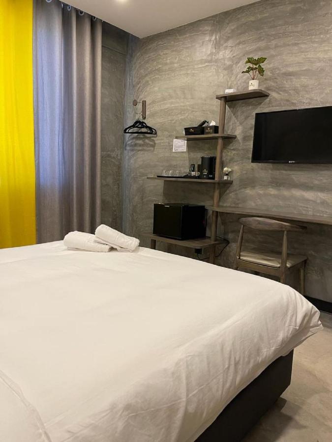 Sri Indar Hotel & Suites Parit Buntar Exteriör bild
