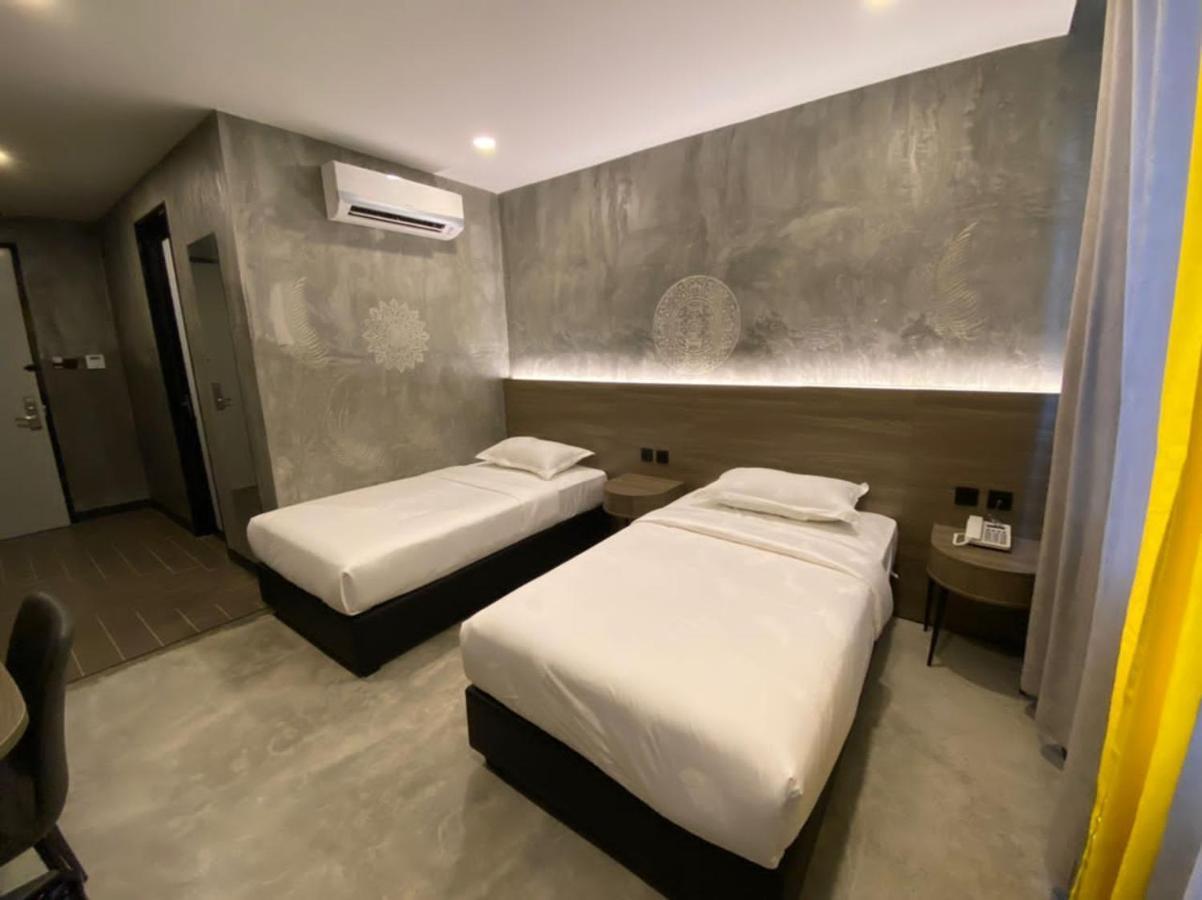Sri Indar Hotel & Suites Parit Buntar Exteriör bild