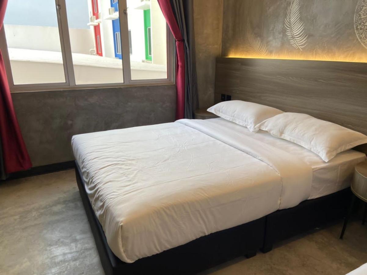 Sri Indar Hotel & Suites Parit Buntar Exteriör bild