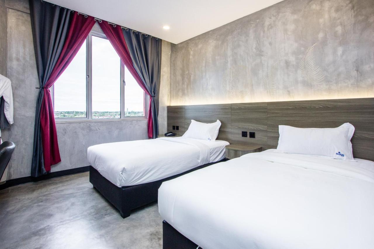 Sri Indar Hotel & Suites Parit Buntar Exteriör bild