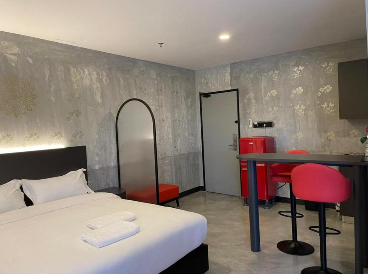 Sri Indar Hotel & Suites Parit Buntar Exteriör bild
